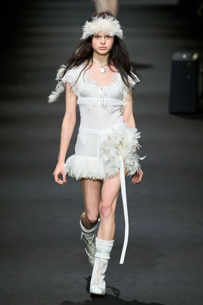 Look 15